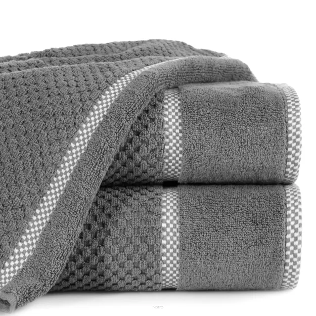 Ręcznik bawełniany 50x90 CALEB stalowy o delikatnym wzorze krateczki i kontrastową bordiurą