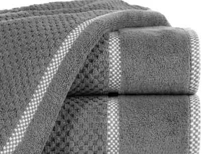 Ręcznik bawełniany 50x90 CALEB stalowy o delikatnym wzorze krateczki i kontrastową bordiurą