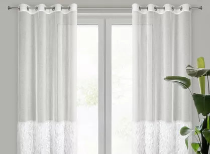 Firana na przelotkach 140x250 MARGARET 6 kremowa z etaminy z moherową nicią na dole firany