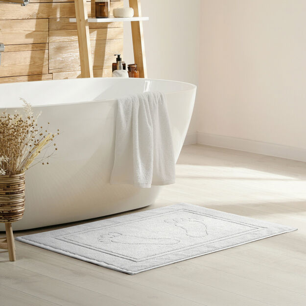 Dywanik bawełniany 50x70 SAMMY srebrny jednokolorowy z wzorem stóp