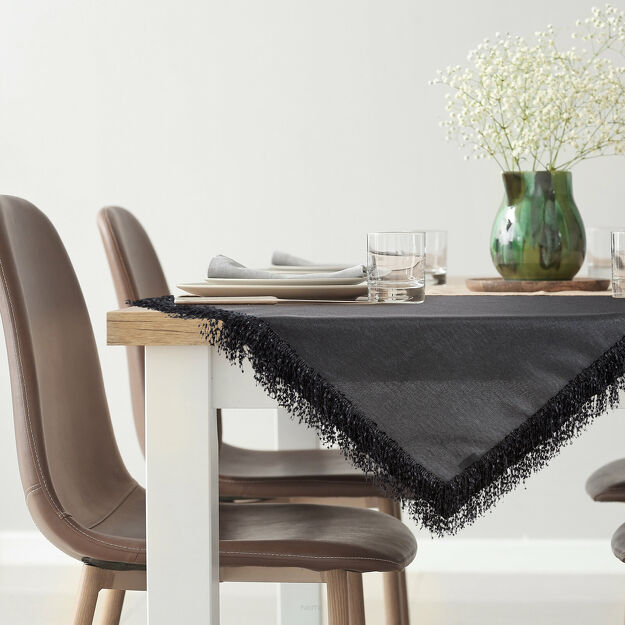 Nakładka 85x85 JASPER czarna wykończona wyrazistymi frędzlami z kolekcji Premium