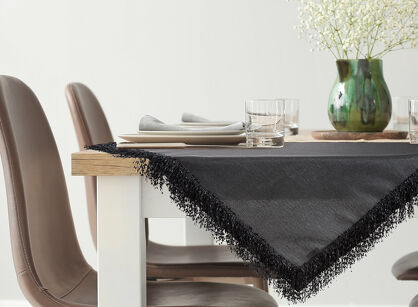 Nakładka 85x85 JASPER czarna wykończona wyrazistymi frędzlami z kolekcji Premium