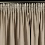 Zasłona na taśmie 140x270 CARLI welwetowa ciemny beż jednokolorowa zdobiona w dolnej części falbanami z paskiem cyrkonii - 10