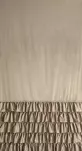 Zasłona na taśmie 140x270 CARLI welwetowa ciemny beż jednokolorowa zdobiona w dolnej części falbanami z paskiem cyrkonii - 2