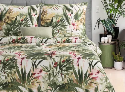 Pościel satynowa 160x200 SPRING 43 biała z nadrukiem egzotycznych zielonych liści