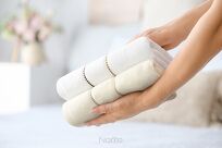 Ręcznik 70x140 SUZI ciemna zieleń z kontrastującą stebnowaną bordiurą w delikatne paseczki 500 g/m2 - 7