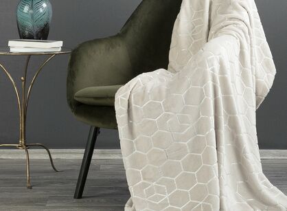 Koc flano 150x200 MALIBU kremowy typu flano z geometrycznym srebrnym nadrukiem