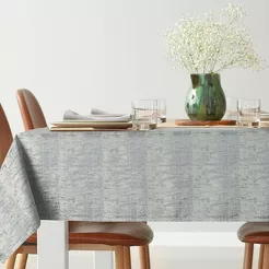 Obrus 140x260 ALINA srebrny z żakardowym wzorem drobnych kwadracików