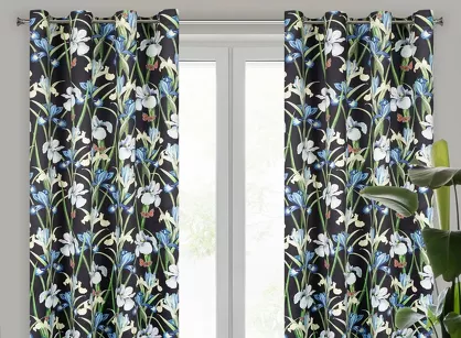 Zasłona na przelotkach 140x250 welwetowa MAJA czarna z niebieskim delikatnym kwiatowym nadrukiem