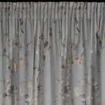 Zasłona na taśmie 140x270 SELENA welwetowa srebrna z nadrukiem kwiatu jabłoni - 4