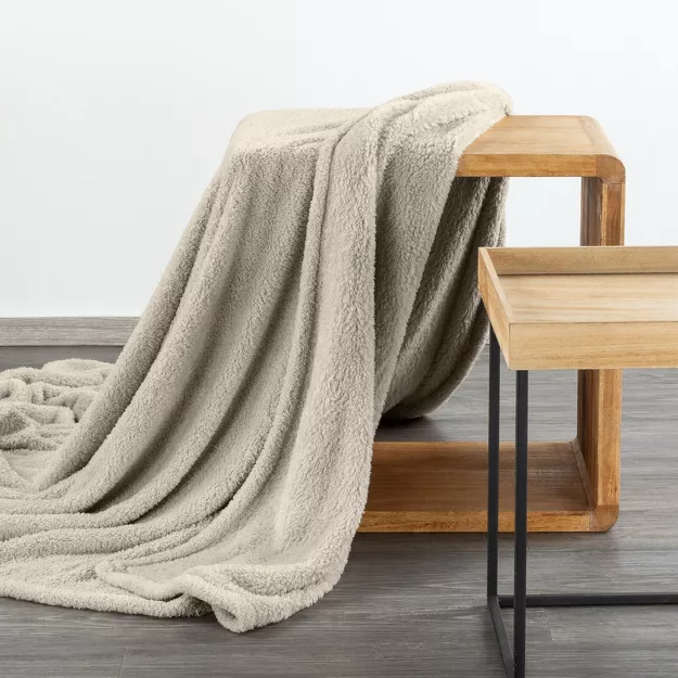 Koc na fotel 70x160 LORI beżowy puszysty jednokolorowy z kolekcji Design 91