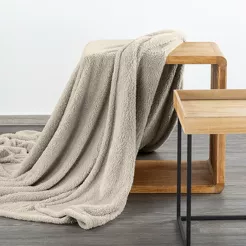 Koc na fotel 70x160 LORI beżowy puszysty jednokolorowy z kolekcji Design 91