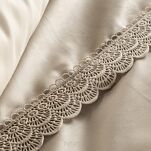 Pościel satynowa 160x200 RETRO 6 beżowa z delikatną koronką z kolekcji NOVA Retro - 6