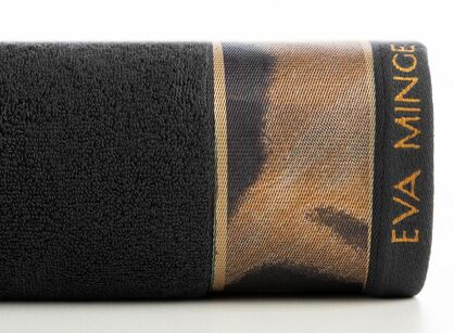 Ręcznik 50x90 EVA 23 Eva Minge czarny z drukowaną bordiurą z wzorem zwierzęcym