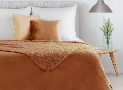 Koc jednokolorowy 150x200 TEDY ceglany imitujący buklę