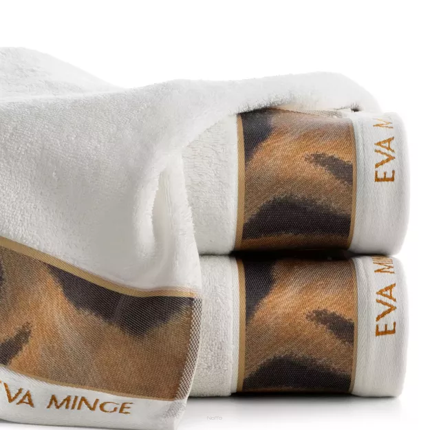 Ręcznik 50x90 EVA 23 Eva Minge kremowy z drukowaną bordiurą z wzorem zwierzęcym