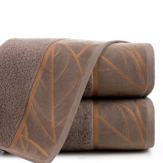 Ręcznik bawełniany 70x140 ALISMA 2 brązowy z welwetową bordiurą ze wzorem dużych liści Limited Collection