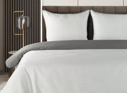 Pościel z makosatyny 220x200 LUNARA biała stalowa z ozdobnym sznurem pasmanteryjnym