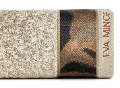 Ręcznik 50x90 EVA 23 Eva Minge beżowy z drukowaną bordiurą z wzorem zwierzęcym