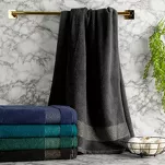 Ręcznik 70x140 NESSY biały z szeroką żakardową bordiurą  przetykaną metaliczną nicią 500 g/m2  - 5