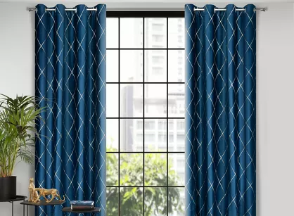 Zasłona gotowa na przelotkach 140x250 MARGO welwetowa Pierre Cardin granatowa zdobiona złotym haftem w romby