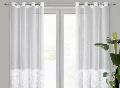 Firana na przelotkach 140x250 MARGARET 6 biała z etaminy z moherową nicią na dole firany