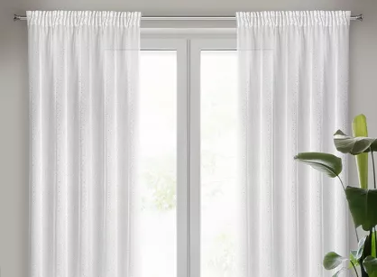 Firana na taśmie 140x270 SIBEL biała ze srebrnym nadrukiem drobnych rombów