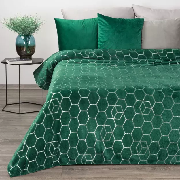 Koc 150x200 MALIBU ciemna zieleń typu flano z geometrycznym srebrnym nadrukiem