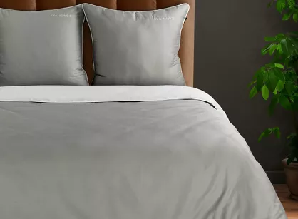 Pościel z makosatyny 160x200 EVA 8C szara z lamówką białą i napisami