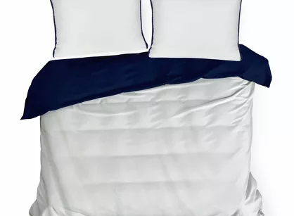 Pościel z makosatyny 160x200 LUNARA biała granatowa z ozdobnym sznurem pasmanteryjnym