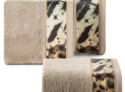 Ręcznik 50x90 EVA 15 Eva Minge beżowy zdobiony bordiurą z designerskim wzorem w motyle z kolekcji Premium