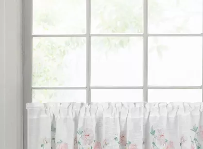 Zazdrostka gotowa w tunelu 150x30 ASTEJA biała z różowym wzorem kwiatów i bawełnianą koronką