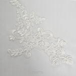 Nakładka 85x85 BARI złamana biel z szeroką listwą i wyhaftowaną koronką na brzegu z kolekcji Premium - 5