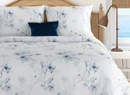 Pościel satynowa 140x200 SPRING 93 biała niebieska z wzorem roślinnym z kolekcji Classic