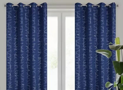 Zasłona na przelotkach 140x250 EVI granatowa z błyszczącym srebrnym nadrukiem geometrycznym
