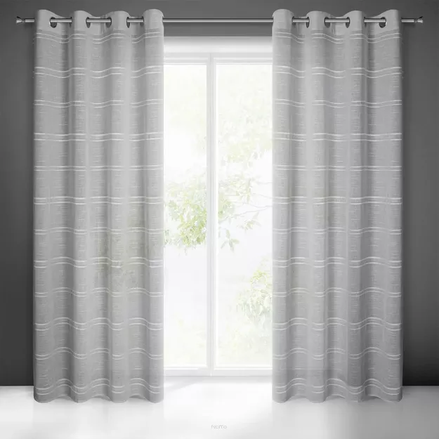 Firana na przelotkach 140x250 ARCADIA srebrna o strukturze delikatnego deszczyku zdobiona paseczkami z tkaniny szenilowej