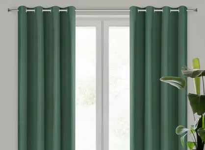 Zasłona gotowa na przelotkach 140x250 ADARI ciemna zieleń jednokolorowa z matowej tkaniny