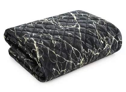 Narzuta welwetowa 170x210 BLINK 4 czarna pikowana z szampańskim przecieranym wzorem marmurkowym