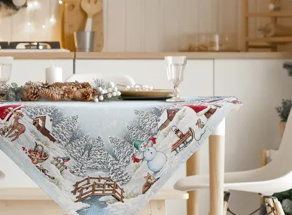 Obrus świąteczny 140x180 1154 gobelinowy srebrny z zimową scenerią i połyskującą srebrną nicią