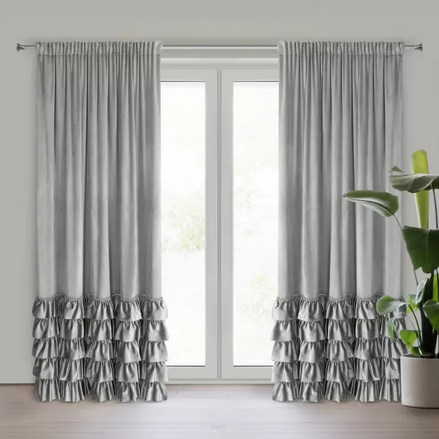 Zasłona na taśmie 140x270 CARLI welwetowa srebrna jednokolorowa zdobiona w dolnej części falbanami z paskiem cyrkonii