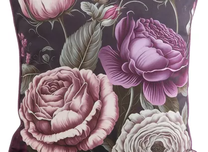 Poszewka welwetowa 45x45 VELVET 3 fioletowa z designerskim wzorem kwiatów piwonii obszyta lamówką