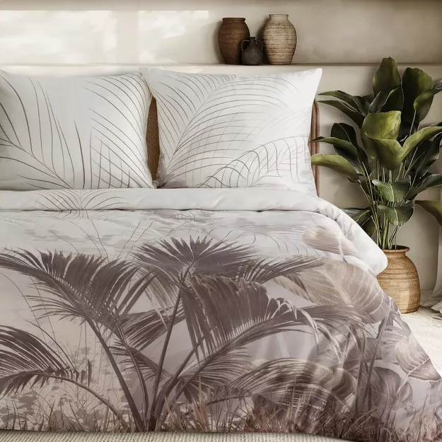 Pościel satynowa 140x200 PREMIUM 23 kremowa z wzorem egzotycznych ciemnobeżowych liści z kolekcji Premium