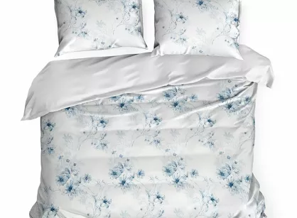 Pościel satynowa 220x200 SPRING 93 biała niebieska z wzorem roślinnym z kolekcji Classic