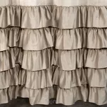 Zasłona na taśmie 140x270 DANI welwetowa beżowa jednokolorowa zdobiona w dolnej części falbanami - 3