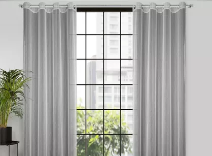 Firana na przelotkach 140x250 NOELIA srebrna w prążki z połyskującą srebrną nicią