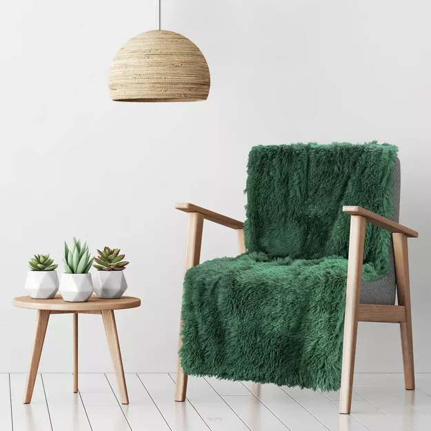 Koc na fotel futrzany 70x160 TIFANY 1 ciemna zieleń jednokolorowy puszysty z kolekcji Design 91