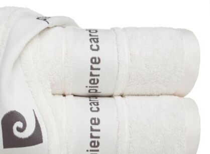 Ręcznik 30x50 NEL Pierre Cardin kremowy zdobiony bordiurą z kontrastowym logo marki