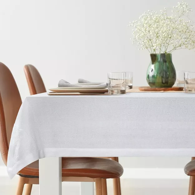 Obrus 140x180 ELEN złamana biel z ozdobną kantą i wyhaftowaną koronką na brzegu z kolekcji Premium