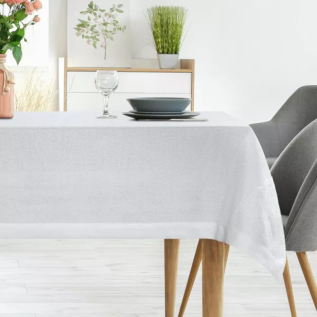 Obrus 140x180 ELEN złamana biel z ozdobną kantą i wyhaftowaną koronką na brzegu z kolekcji Premium