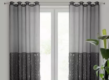 Firana na przelotkach 140x250 DEBORA czarna z woalu wycinana laserowo wzorem kół